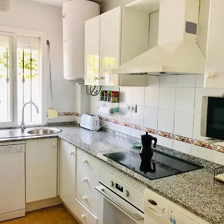 Con Porche Y Piscina Апартаменты *